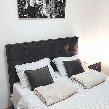 Iris Apartment *